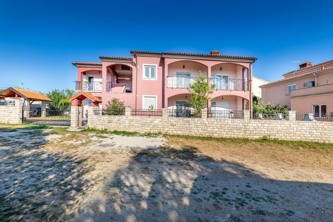 Apartman Vera Pula Exterior photo